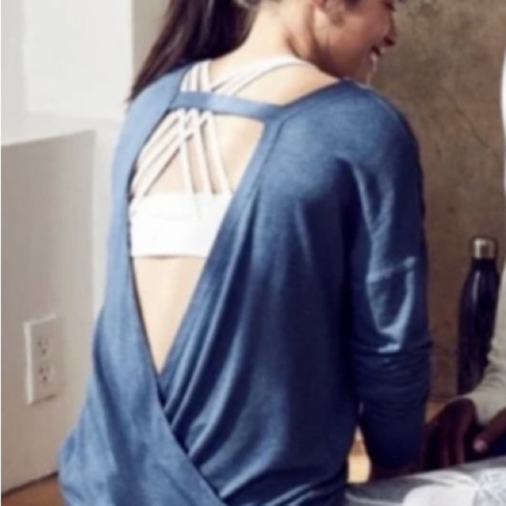 Athleta Chakra Long Sleeve Top 
Open Back Sweatshirt Blue Size S